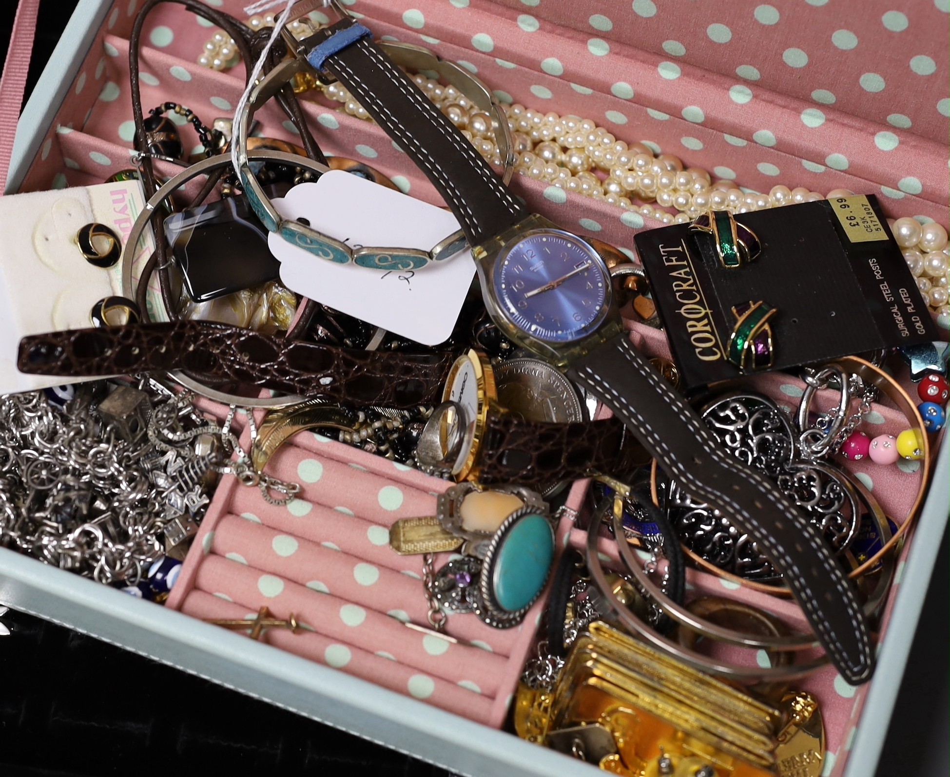 A quantity of assorted semi-precious and costume jewellery
